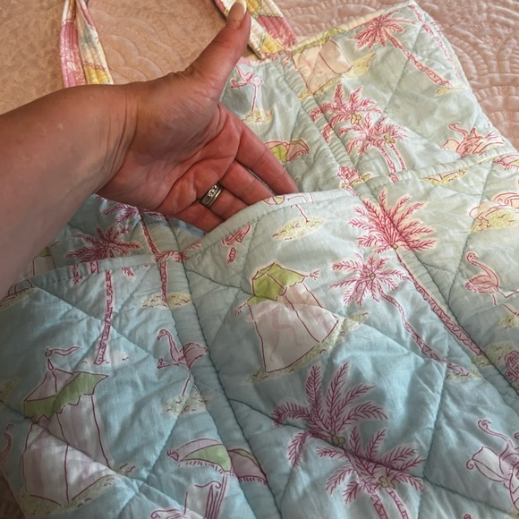 Quilted beach bag by Twos Company - Picture 8 of 9